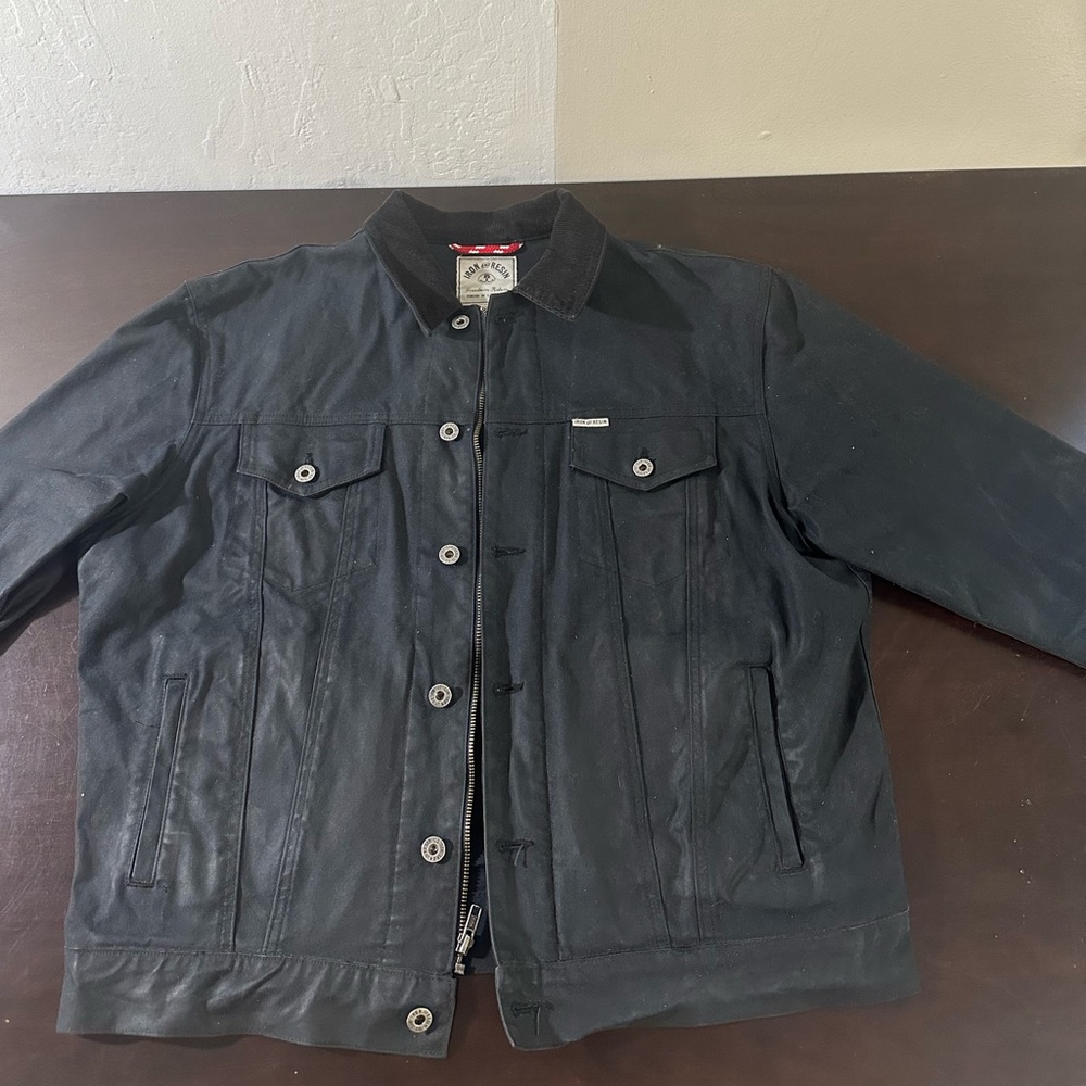 Iron and resin rambler Jacket